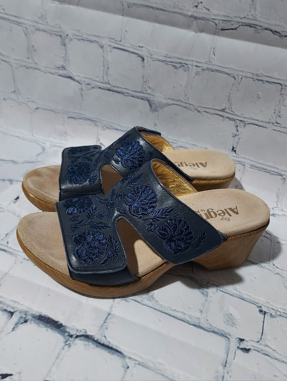 Alegria LIN 622 N Embroidered Leather Navy Wedge Sandal Size 37 Size 7-7.5 US